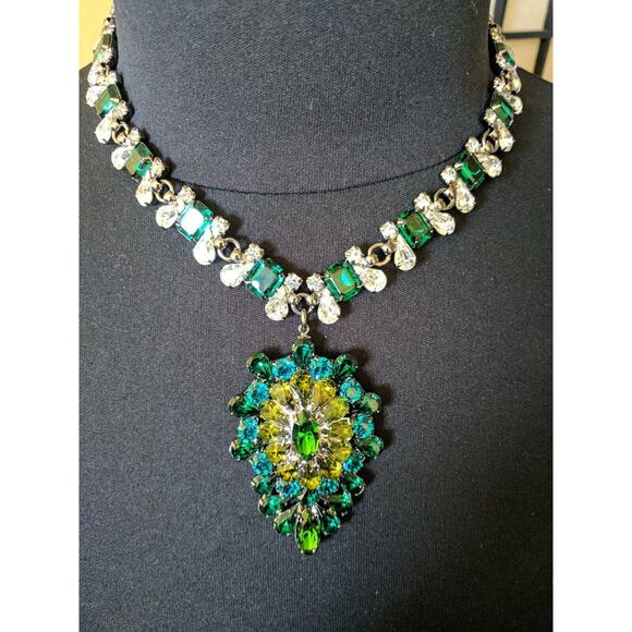 Early Gorgeous Dannijo Emerald Green Crystals Statement Pendant Necklace Signed - Picture 1 of 2